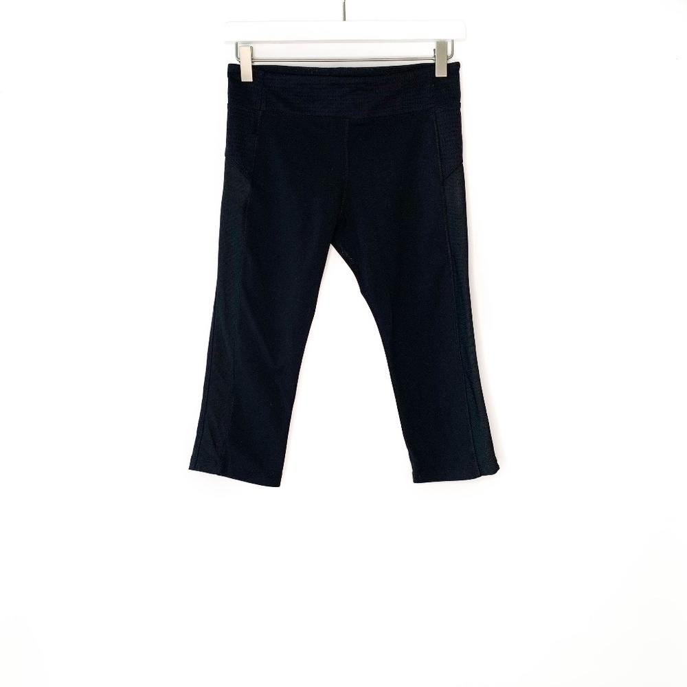 Lorna Jane Black capri Leggings with mesh detail